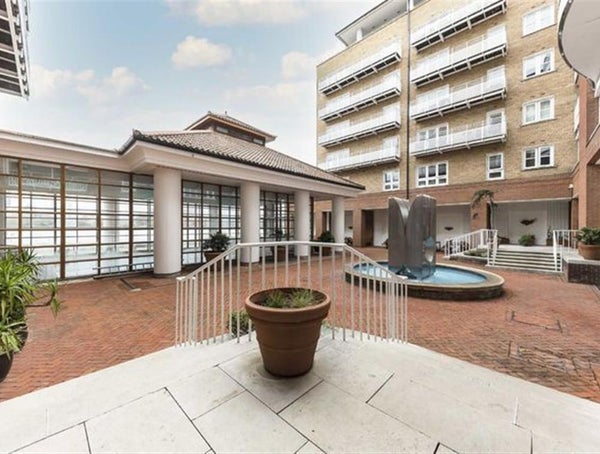 Flat Odessa Street in London Borough of Southwark