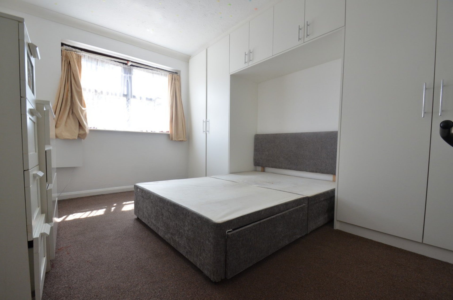 Flat Hatton Road in Greater London