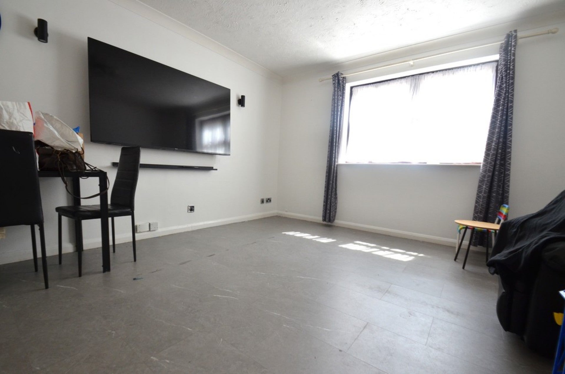 Flat Hatton Road in Greater London