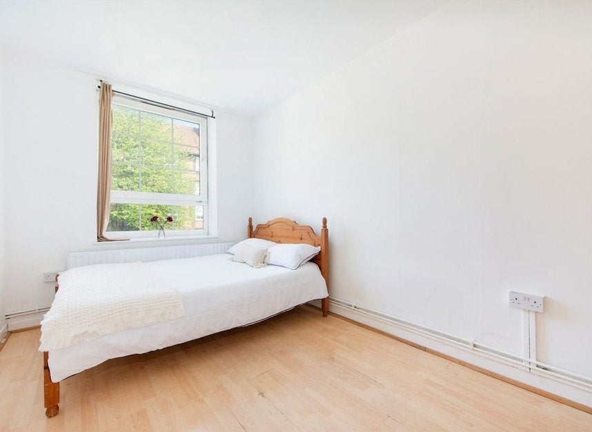 Flat Maygood Street in Greater London