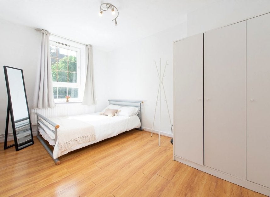 Flat Maygood Street in Greater London