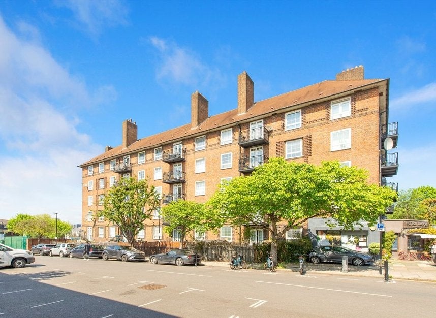 Flat Maygood Street in Greater London