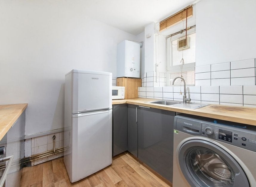Flat Maygood Street in Greater London