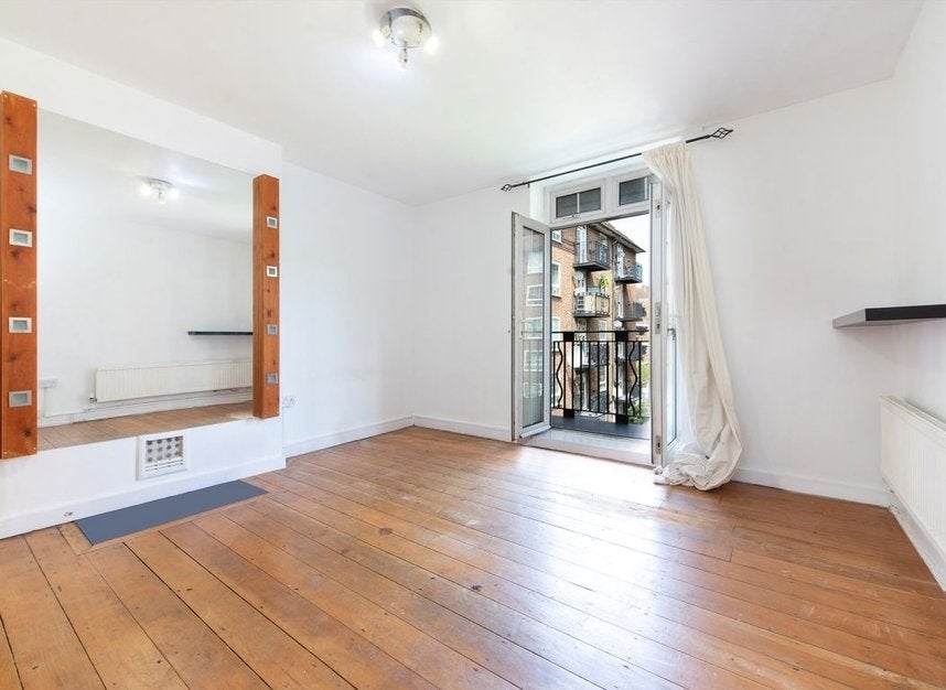 Flat Maygood Street in Greater London