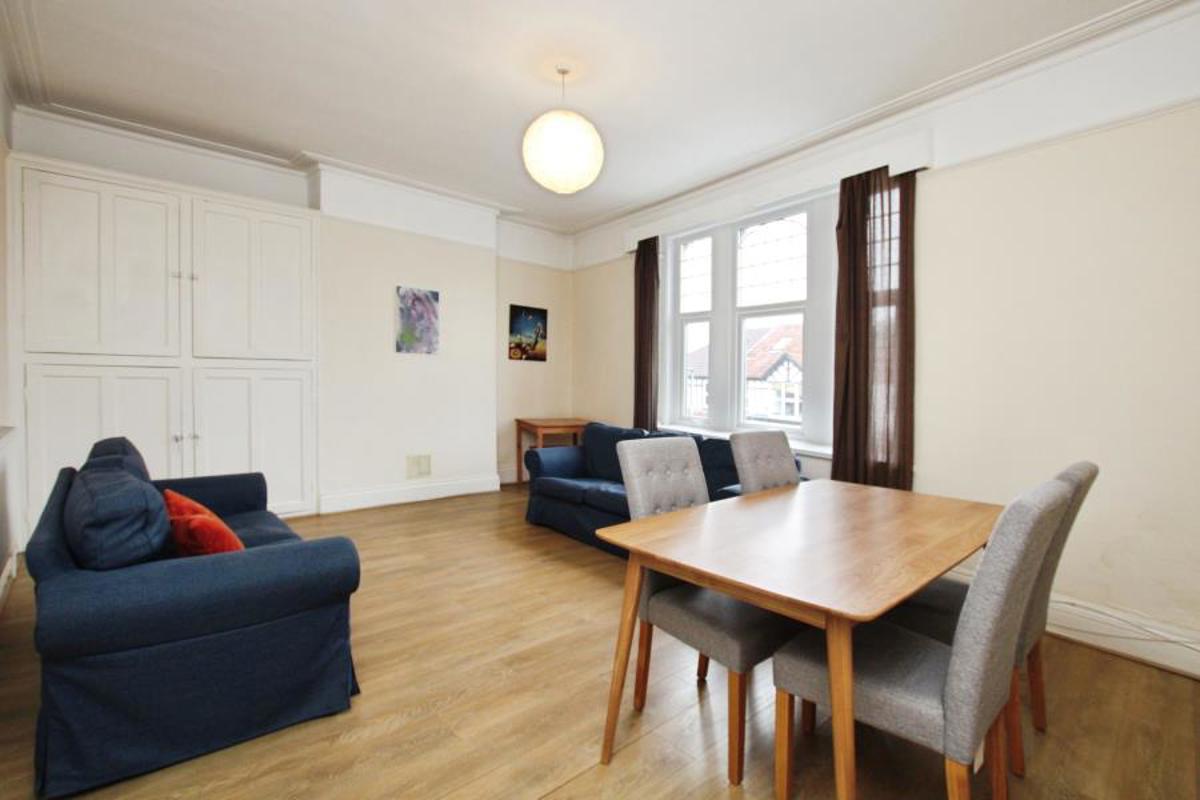 Flat Henleaze Road in Bristol