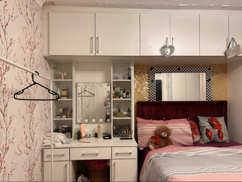 Room Tring Avenue in Greater London
