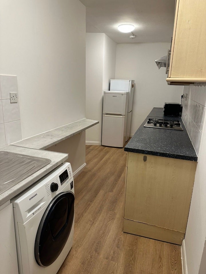 Room Finchley Lane in Greater London