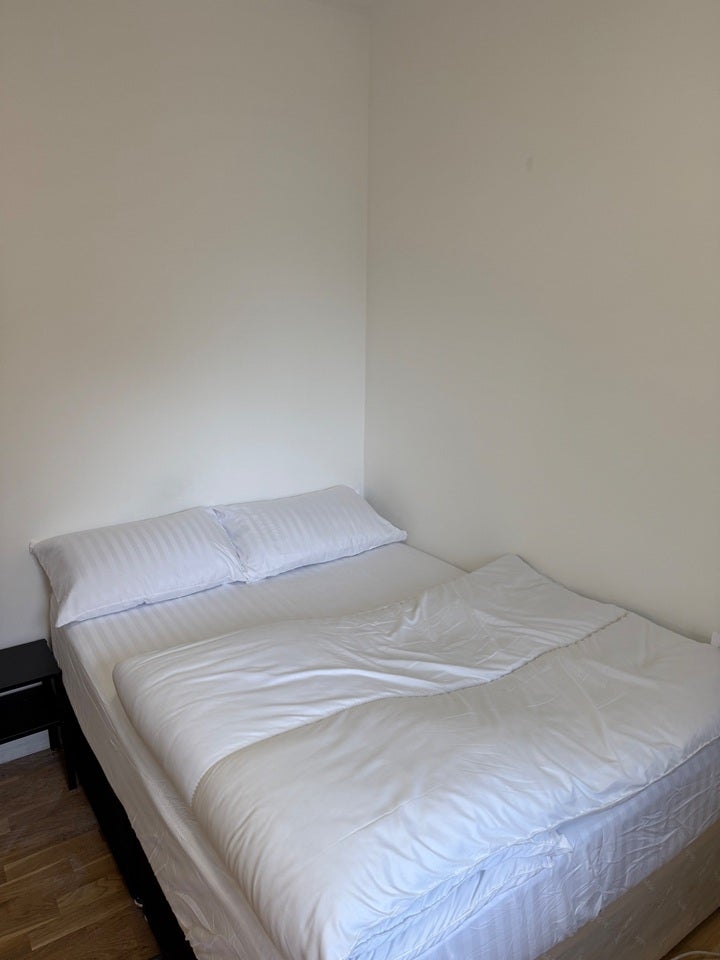 Room Chiswick High Road in Greater London