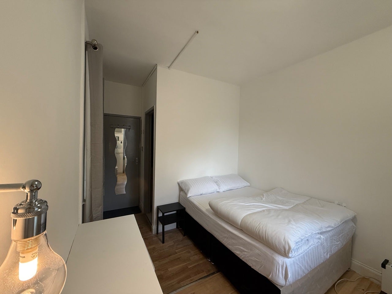 Room Chiswick High Road in Greater London