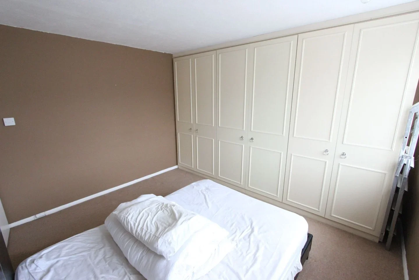 Flat Bramley Close in Greater London