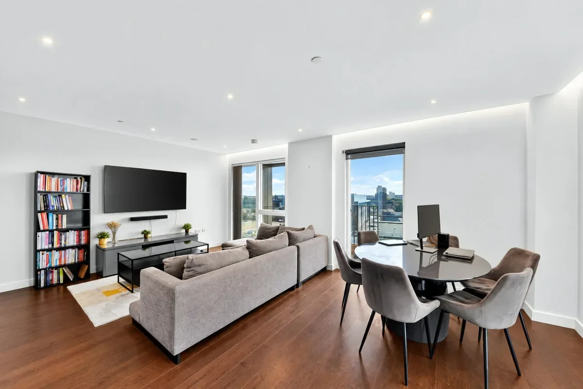 Flat Malthouse Road in Greater London