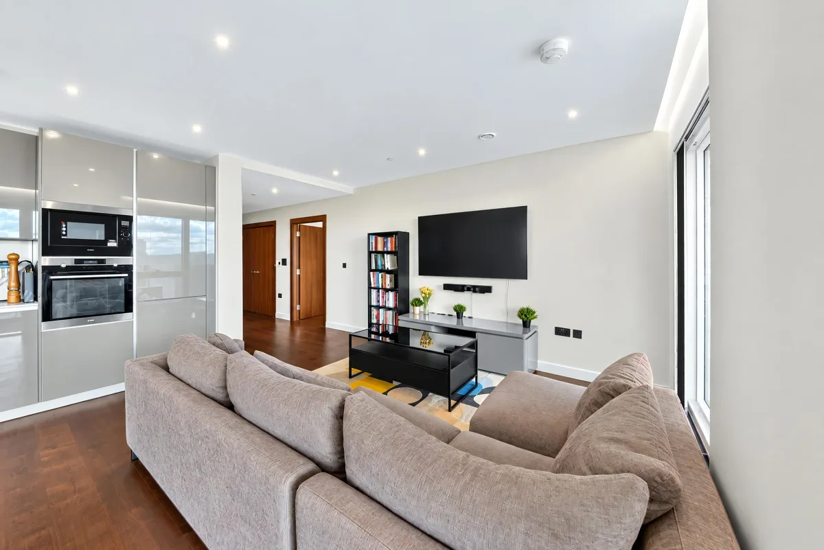 Flat Malthouse Road in Greater London