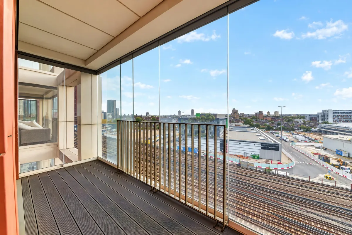 Flat Malthouse Road in Greater London
