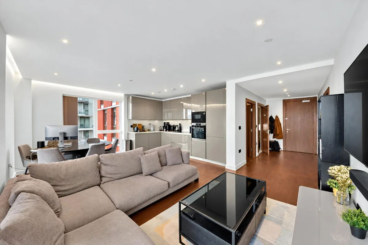 Flat Malthouse Road in Greater London