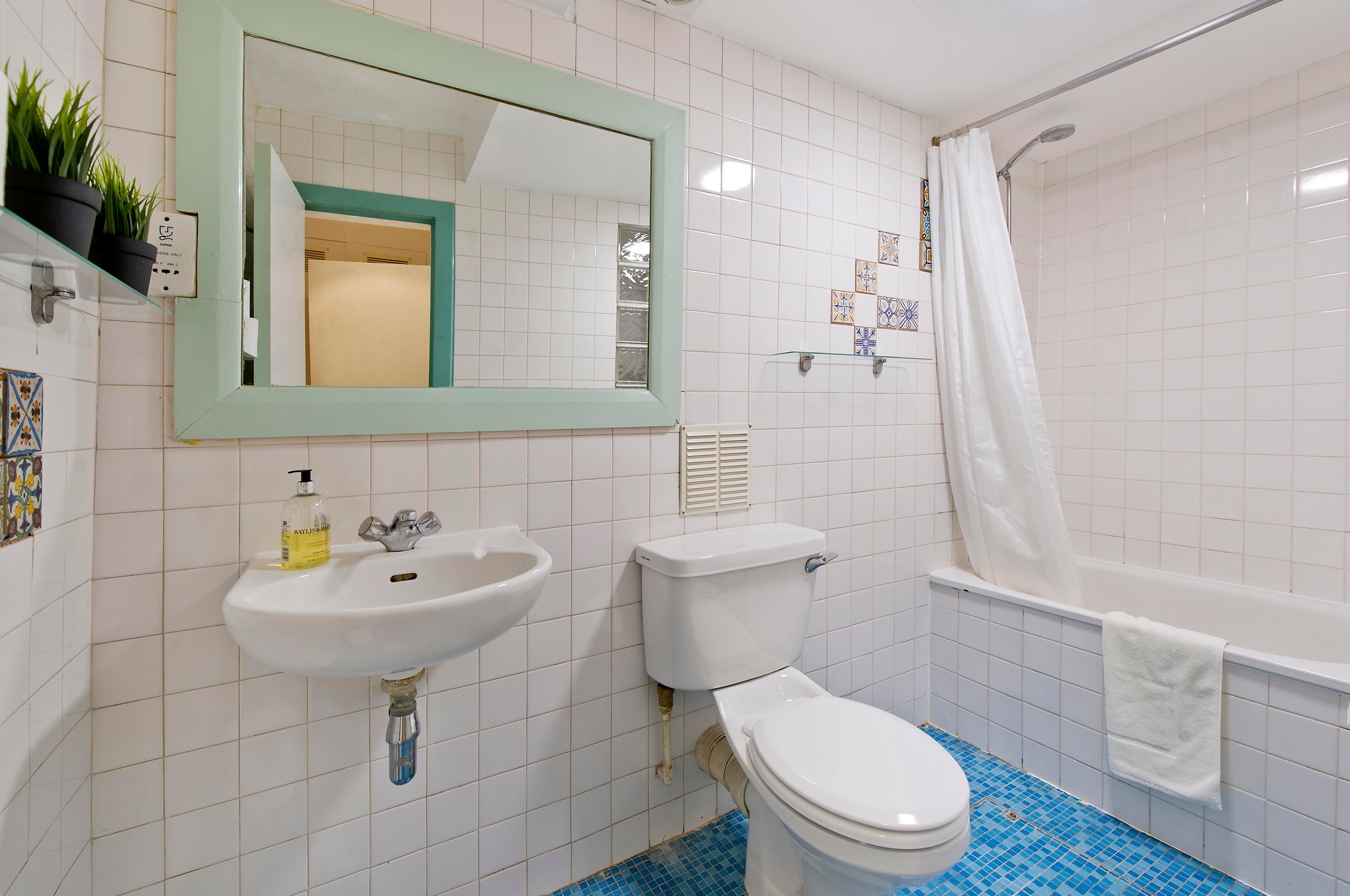 Flat Cambridge Gardens in Greater London