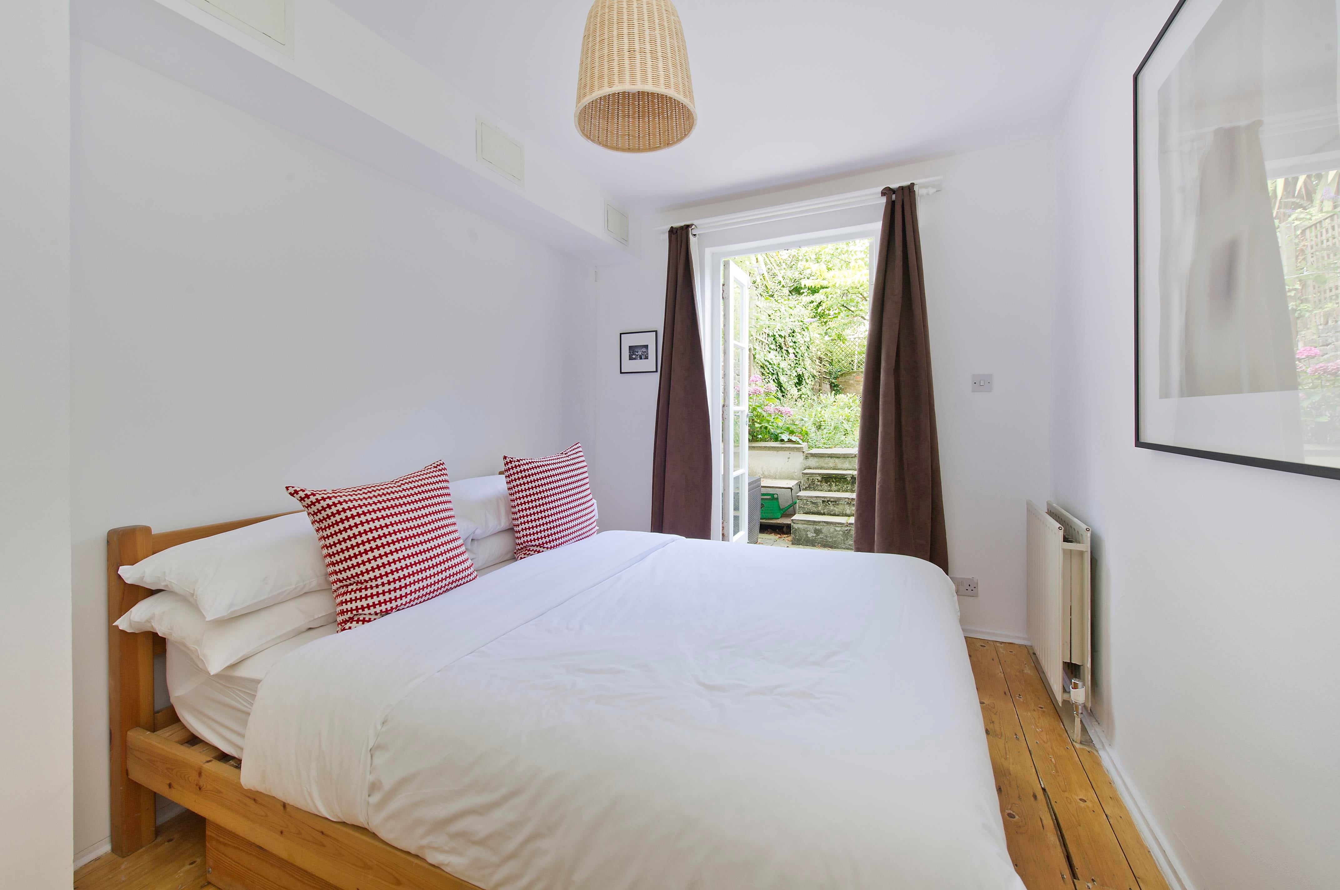 Flat Cambridge Gardens in Greater London