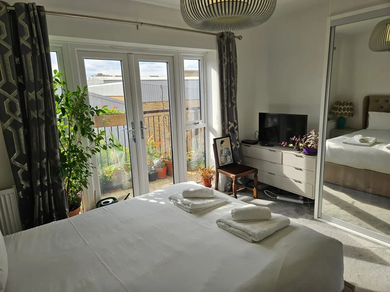 Flat Rayon Close in Greater London