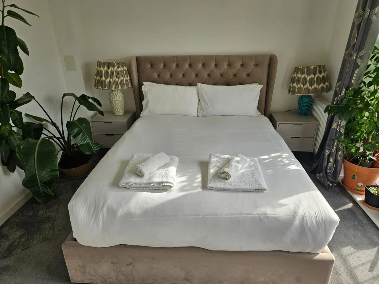 Flat Rayon Close in Greater London