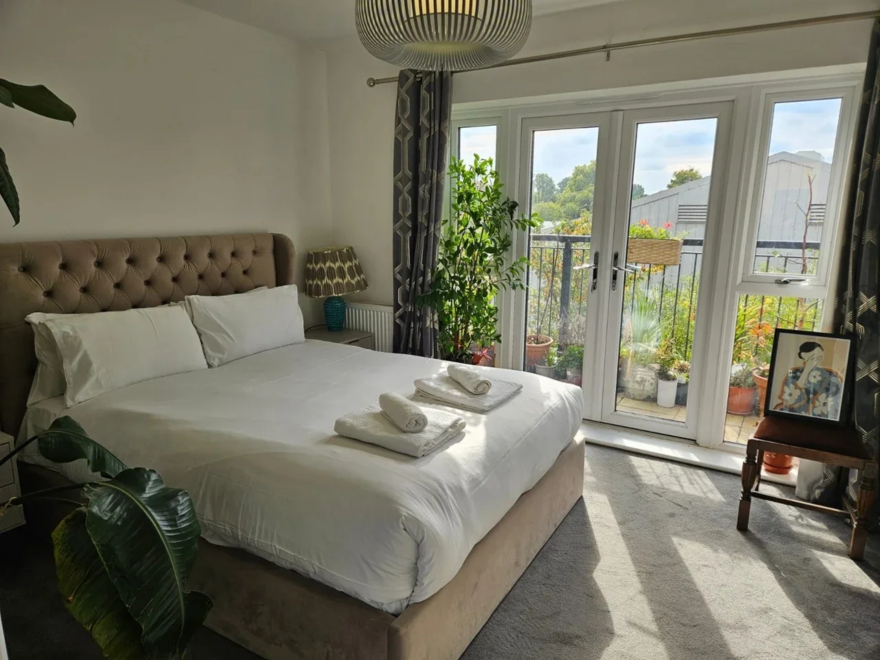 Flat Rayon Close in Greater London