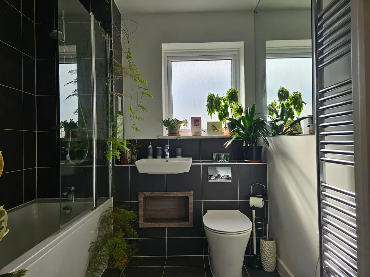 Flat Rayon Close in Greater London