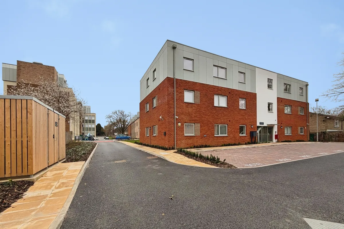 Flat Oundle Road in Peterborough