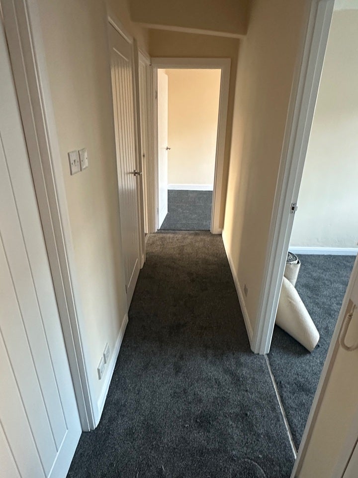Flat Heathcote Grove in Greater London