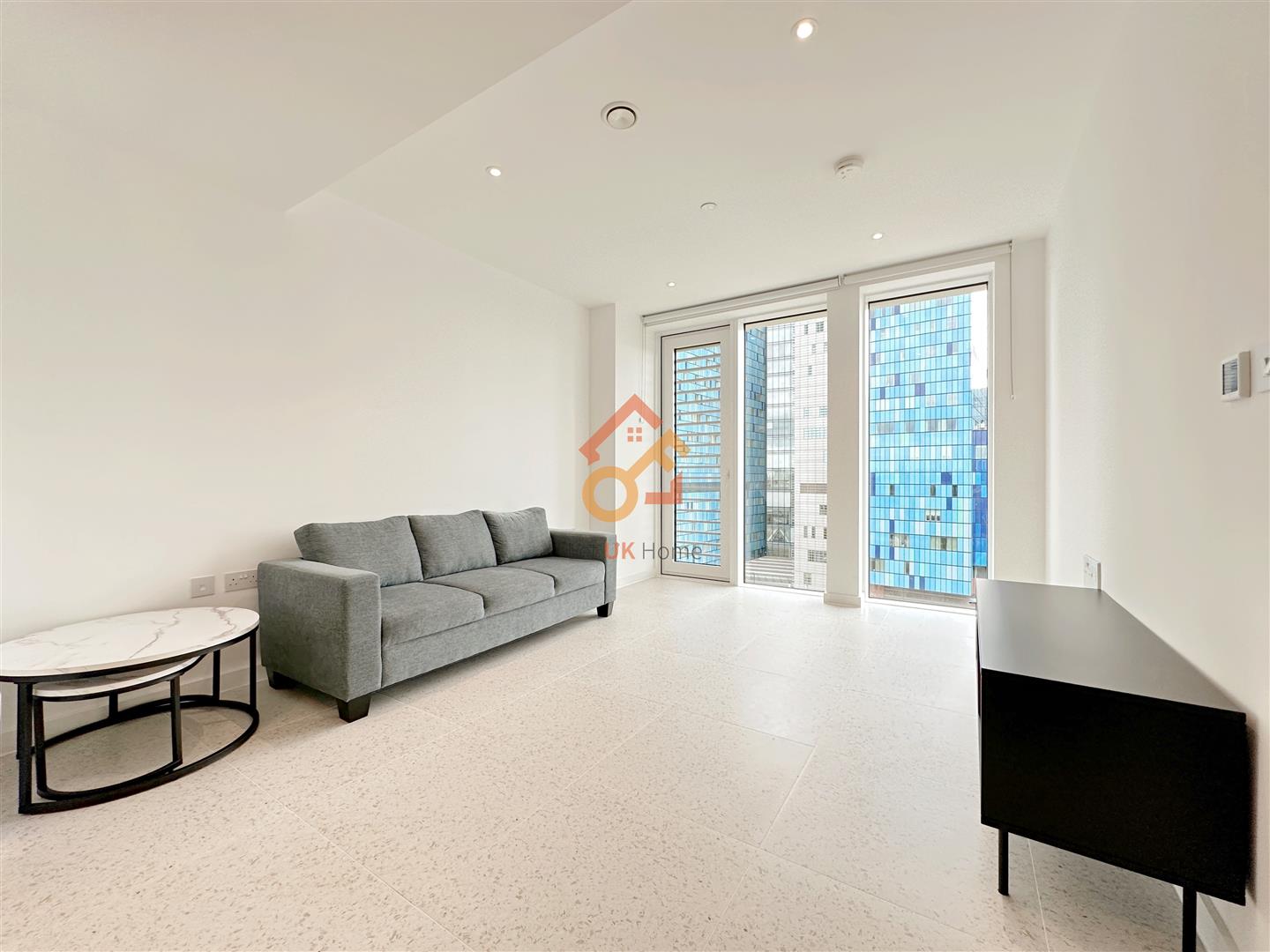Flat Cendal Crescent in Greater London