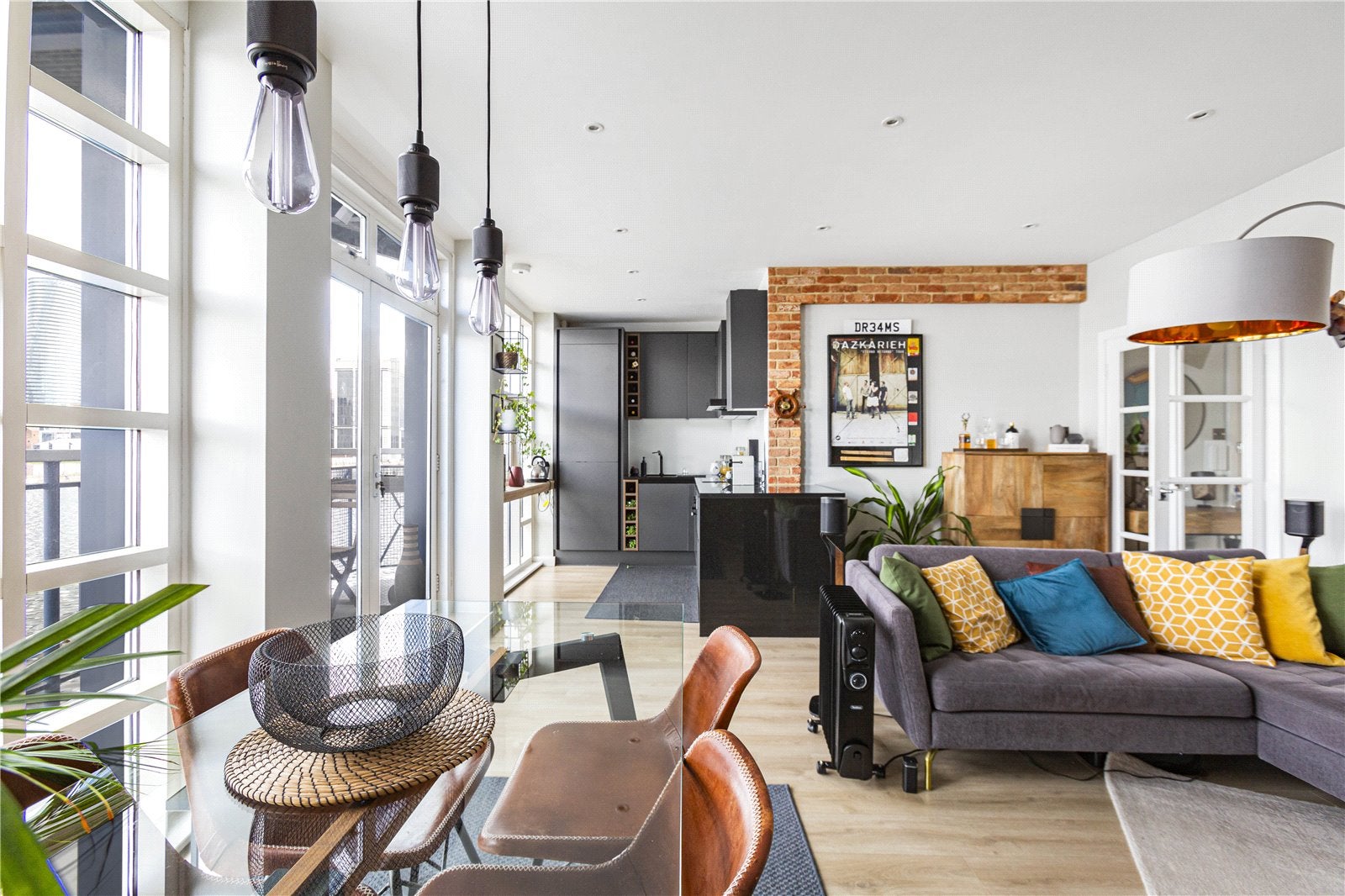 Flat Arden Crescent in Greater London
