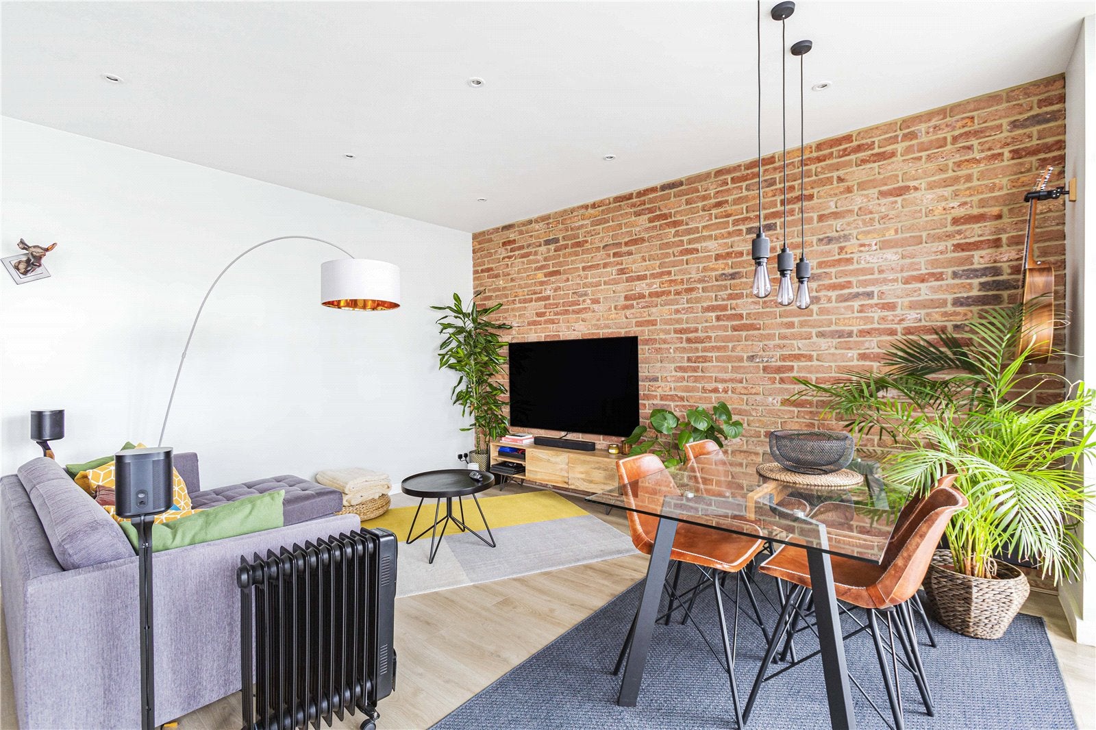 Flat Arden Crescent in Greater London