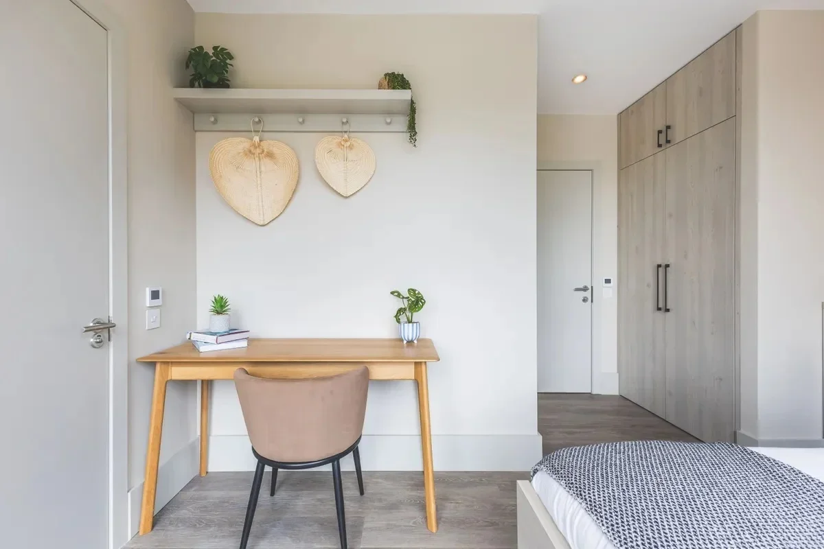 Room Augustus Road in Greater London