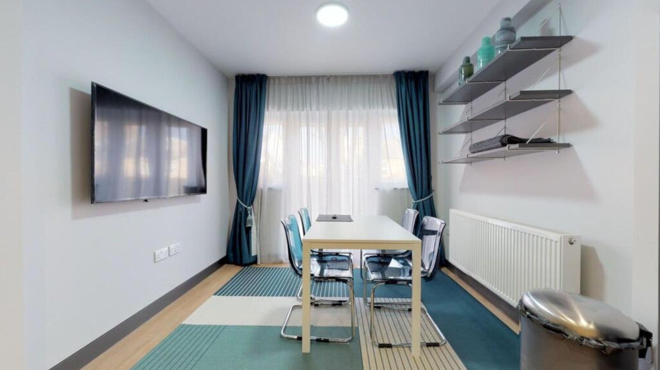 Room Newlands Road in Greater London