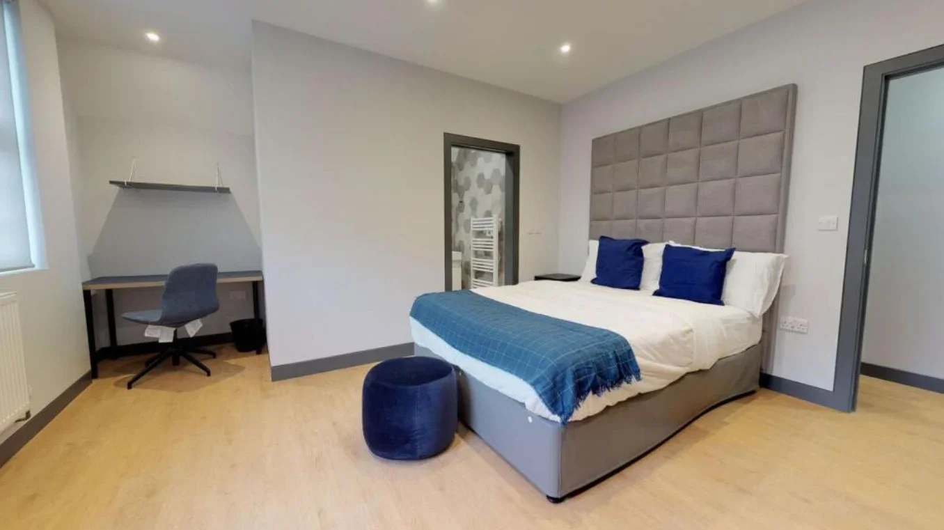 Room Newlands Road in Greater London