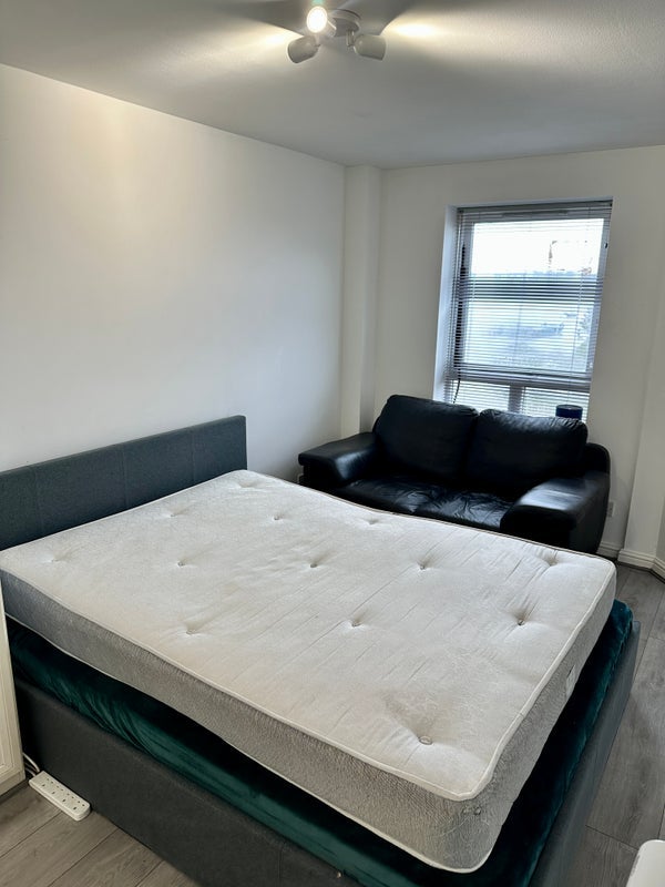 Room Stewart Street in Greater London