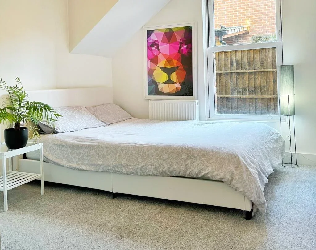 Flat Hillside Passage in Greater London