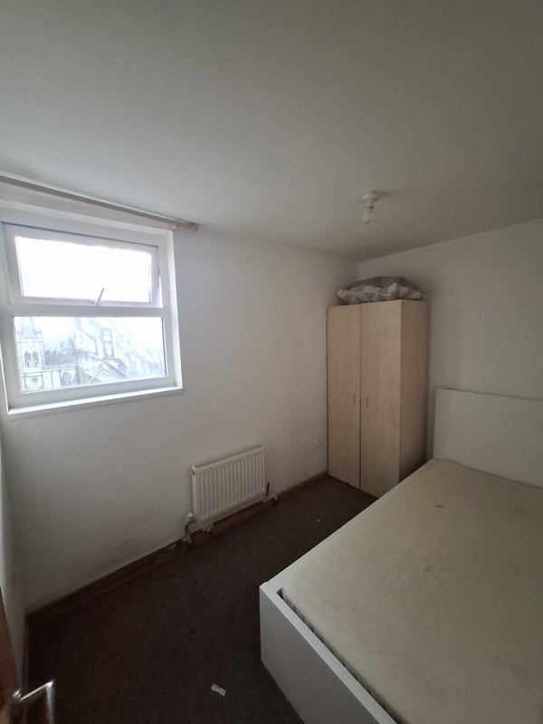 Flat Gloucester Road in Bristol
