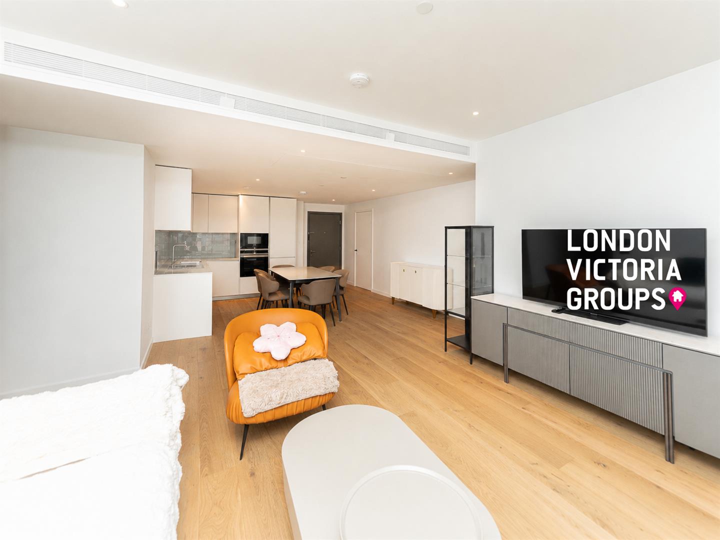 Flat Electric Boulevard in Greater London