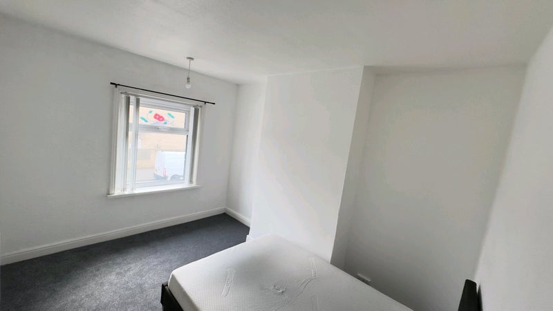 Room Parsonage Road in Bradford