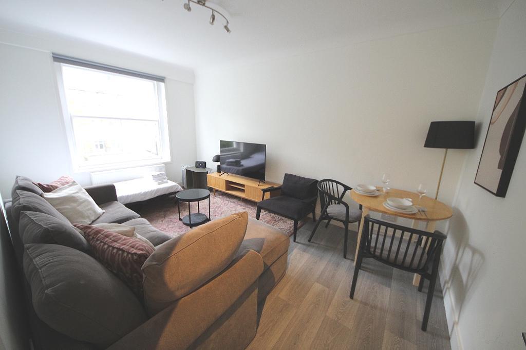 Flat Stourcliffe Street in London