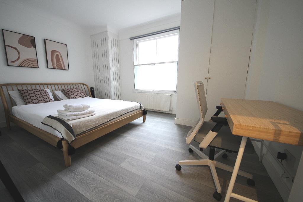 Flat Stourcliffe Street in London