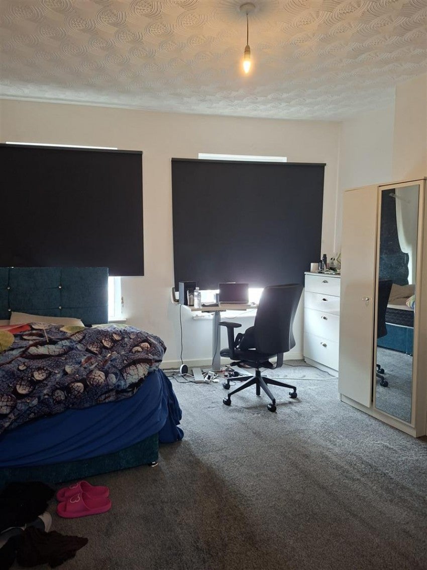 Room Keith Avenue in Liverpool