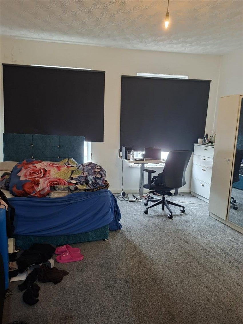 Room Keith Avenue in Liverpool