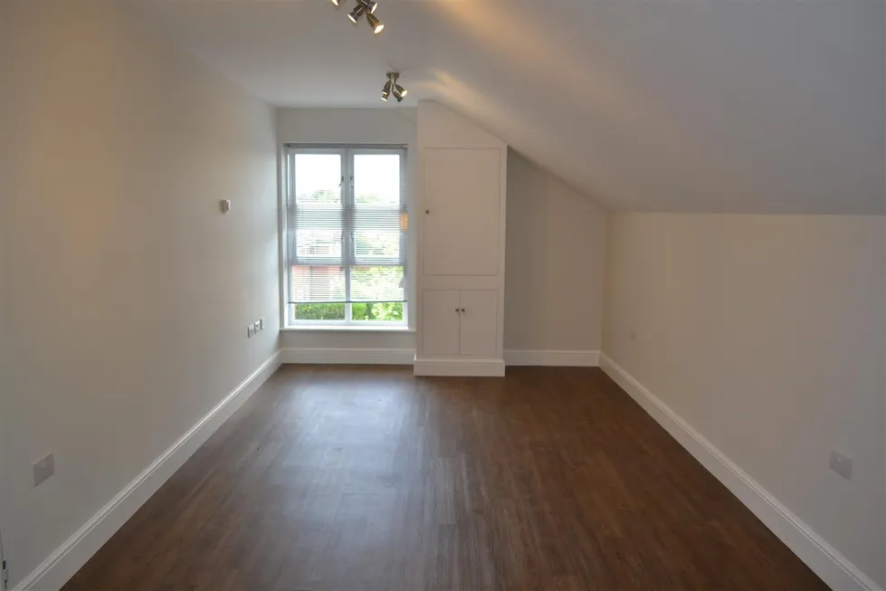 Flat Firgrove Hill in Waverley