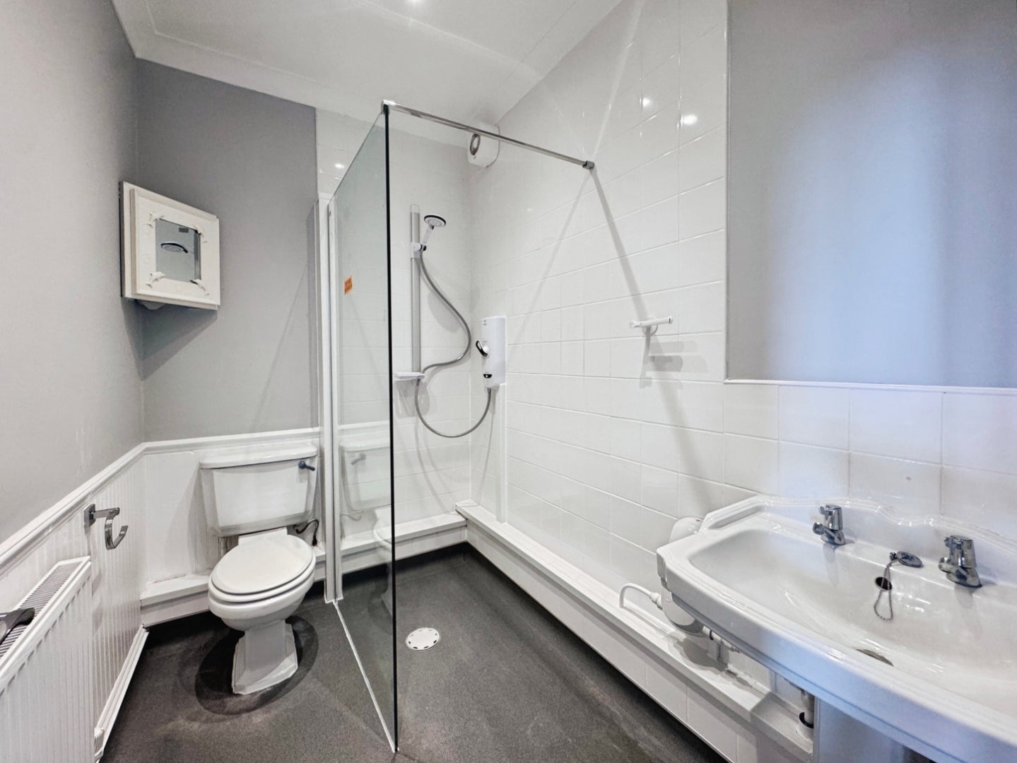 Flat Chalkwell Avenue in Southend-on-Sea