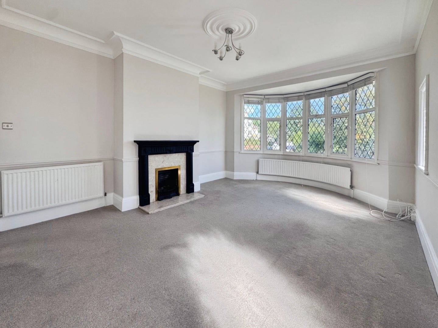Flat Chalkwell Avenue in Southend-on-Sea