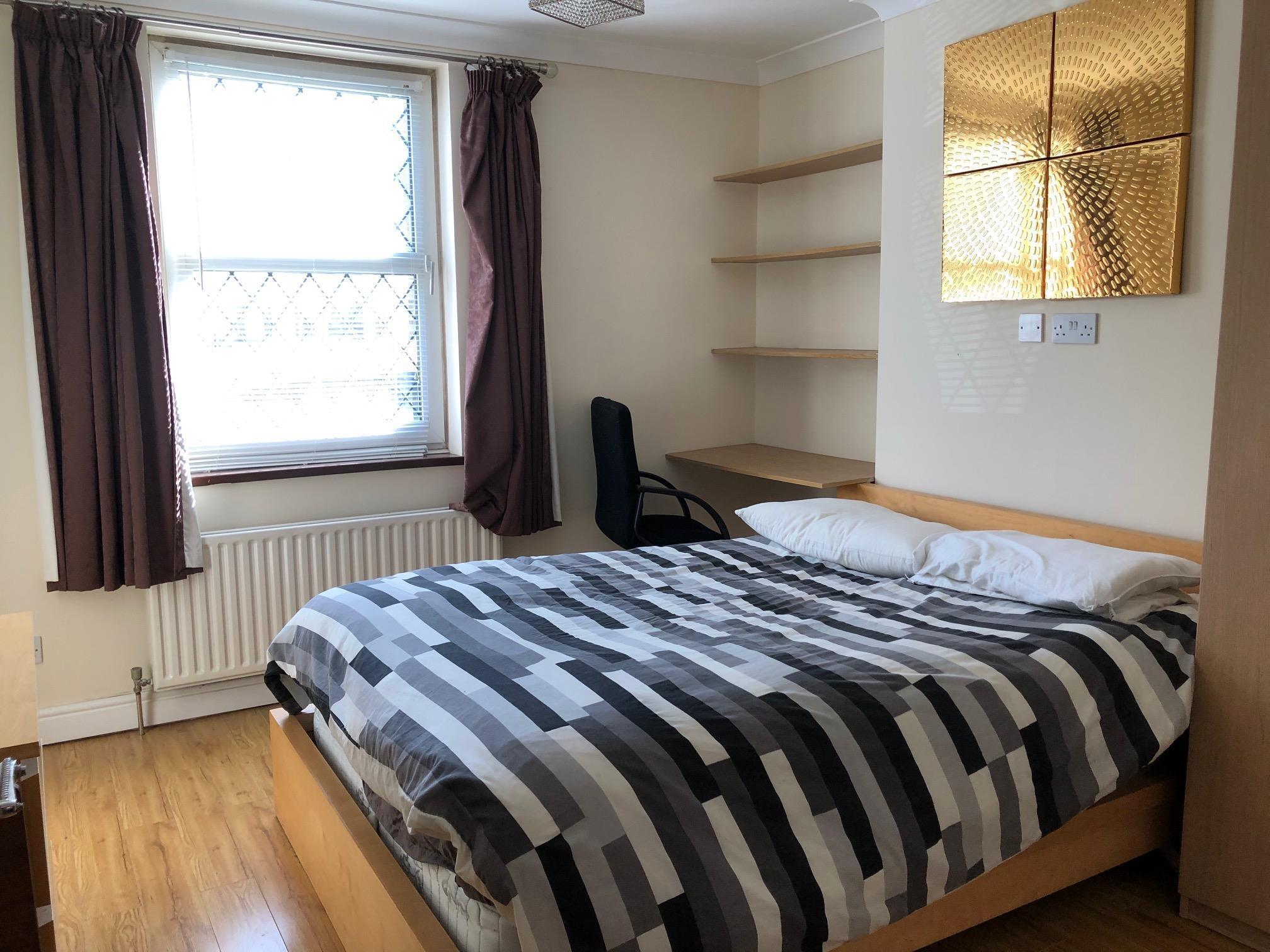 Room Nascot Place in Watford