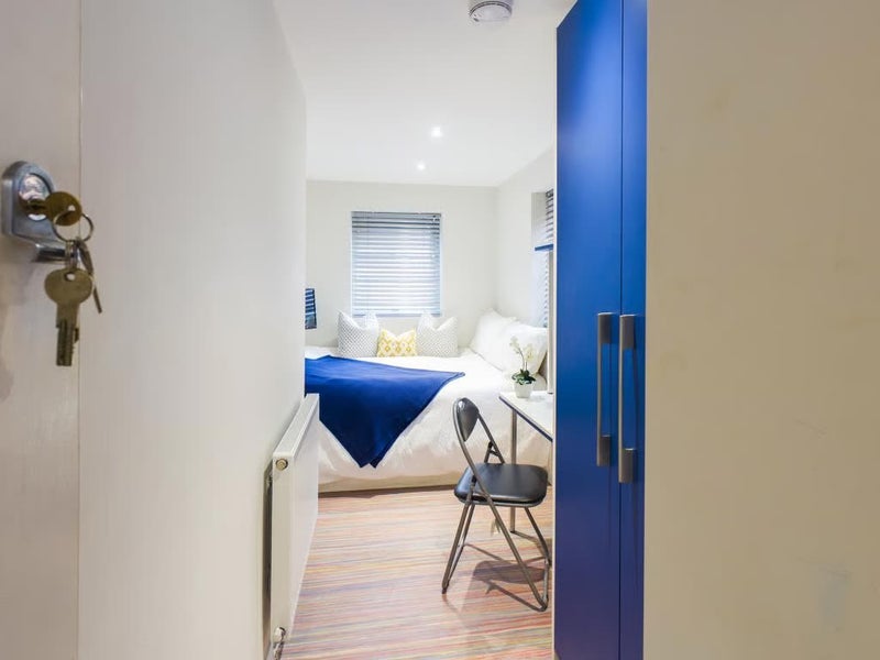 Room Cauldon Road in Stoke-on-Trent