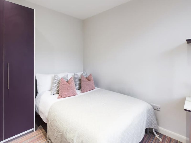 Room Cauldon Road in Stoke-on-Trent