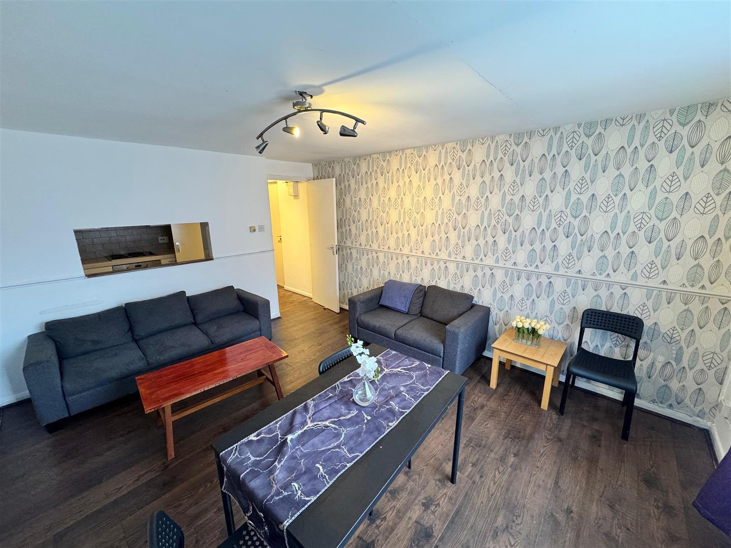 Flat Ponder Street in Greater London