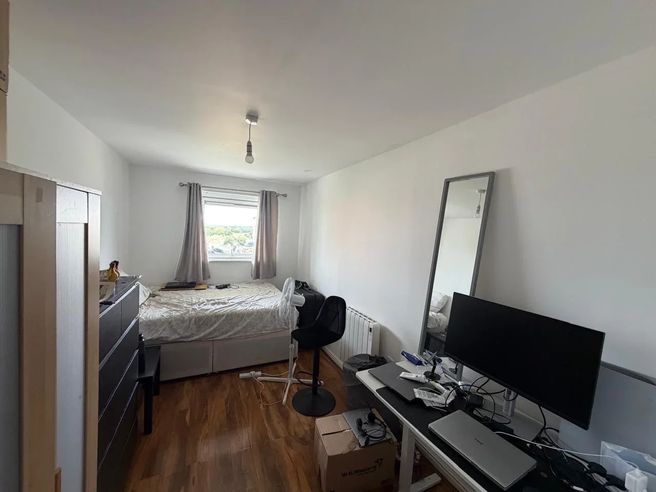 Room Bedfont Lane in Greater London