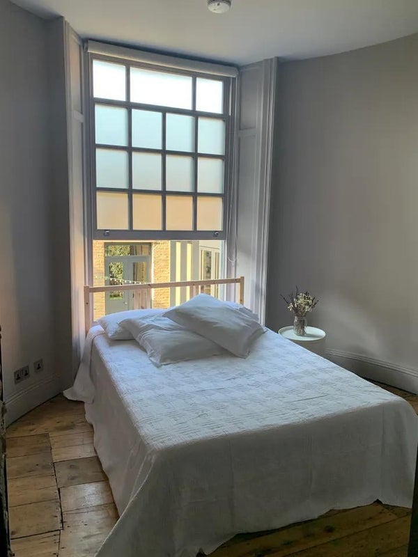 Room Hackney Road in Greater London